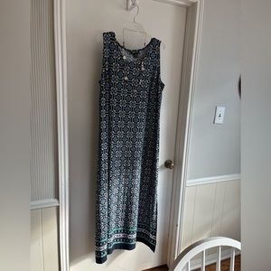 Long sleeveless pattern dress. Size 18W (with necklace)